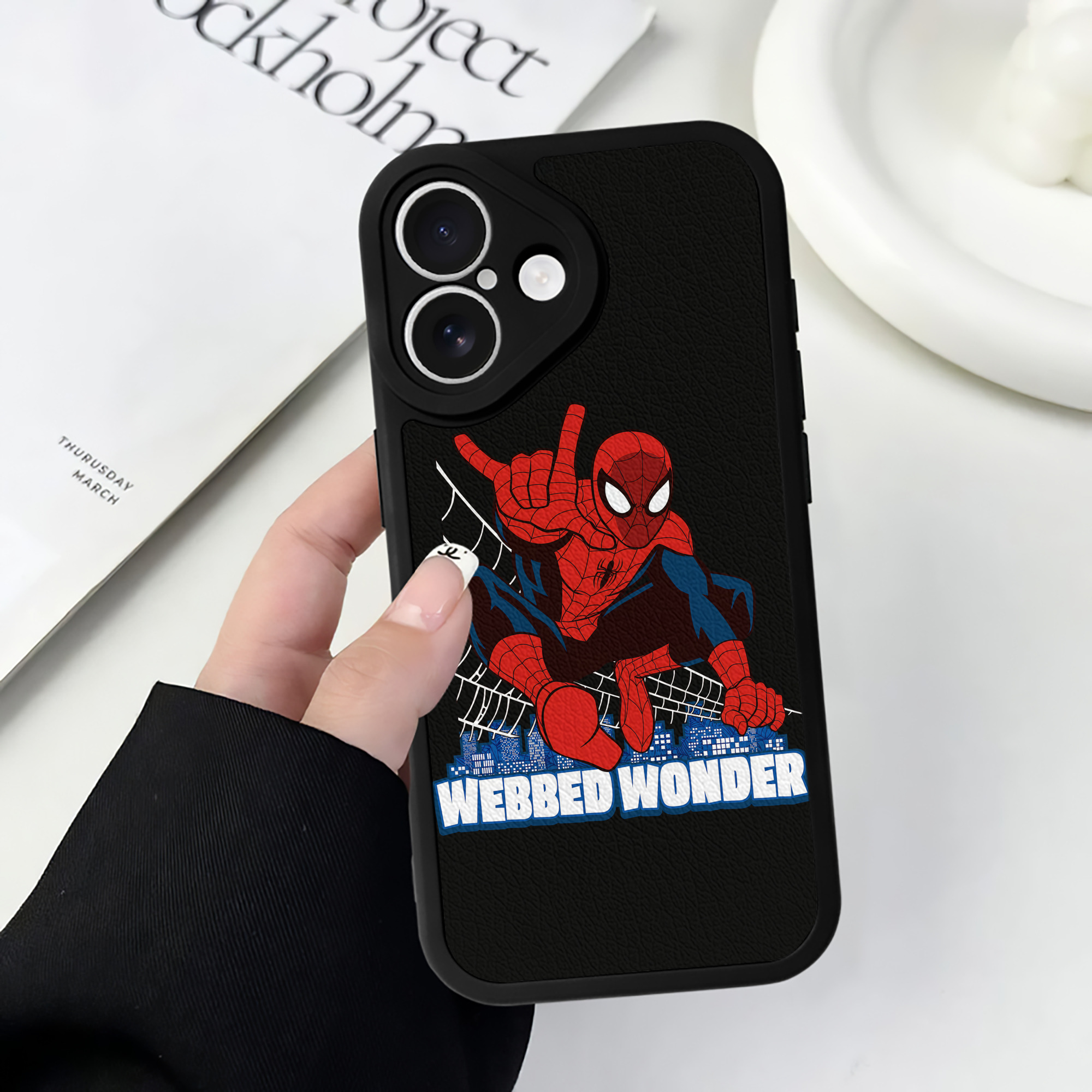 （画像用） Spider Man スパイダーマン 【iPhone 16シリーズ対応】シリコンスマホケース（レザー調） 材質：シリコン